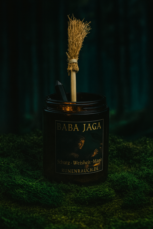 Baba Jaga Schutzkerze Sonderedition - Magische Hexenkerze mit Runenrauch, Besen & Kristall