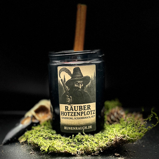 Räuber Hotzenplotz Kerze - Handgegossene Sojawachskerze mit Waldduft & Märchencharme